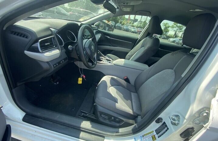 
								Salvaged Cars 2022 Toyota Camry full									