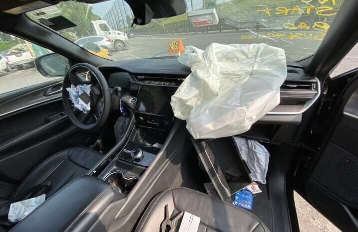 
								Salvaged Cars 2024 Jeep Grand Cherokee L full									