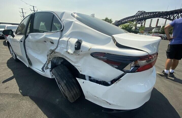 
								Salvaged Cars 2022 Toyota Camry full									