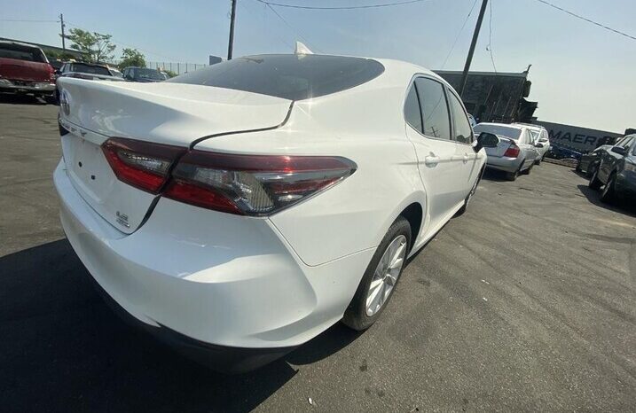 
								Salvaged Cars 2022 Toyota Camry full									