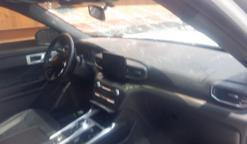 
								Salvaged Cars 2022 Ford Explorer full									