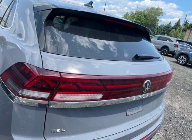 
								Salvaged Cars 2024 Volkswagen Atlas Cross Sport full									