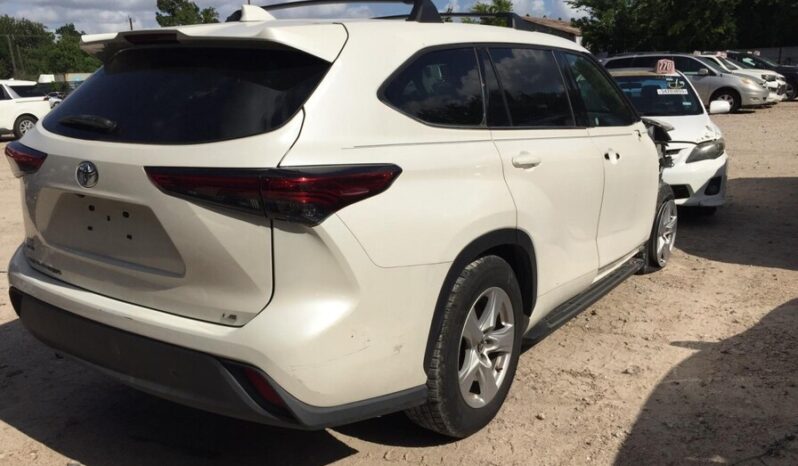 
								Salvaged Cars 2020 Toyota Highlander full									