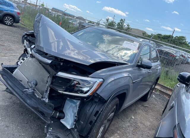 
								Salvaged Cars 2024 Volkswagen Atlas Cross Sport full									
