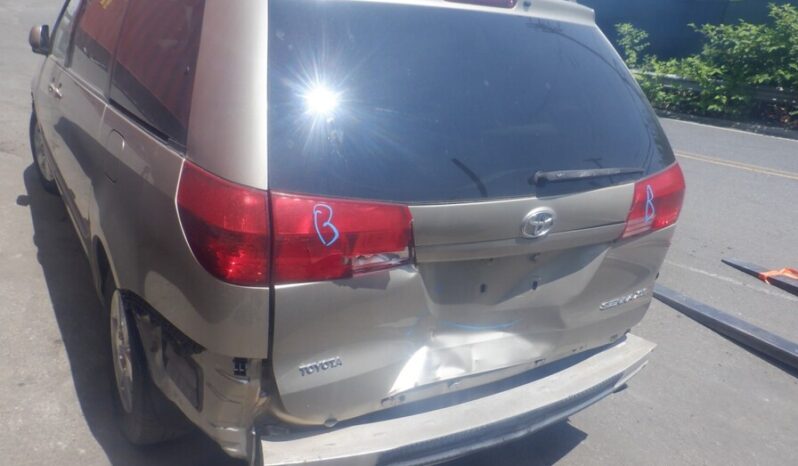 
								Salvaged Cars 2004 Toyota Sienna full									