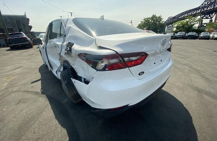 
								Salvaged Cars 2022 Toyota Camry full									