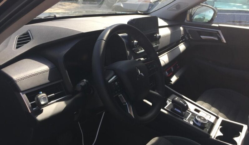 
								Salvaged Cars 2024 MITSUBISHI Outlander full									