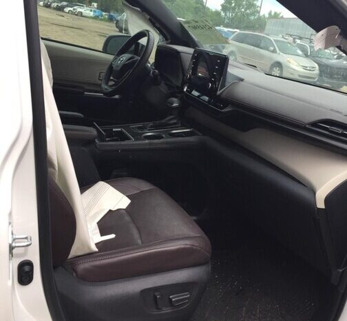 
								Salvaged Cars 2021 Toyota Sienna full									