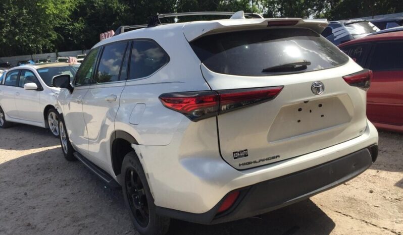 
								Salvaged Cars 2020 Toyota Highlander full									