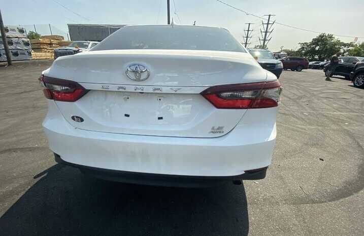 
								Salvaged Cars 2022 Toyota Camry full									