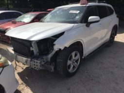 
										Salvaged Cars 2020 Toyota Highlander full									