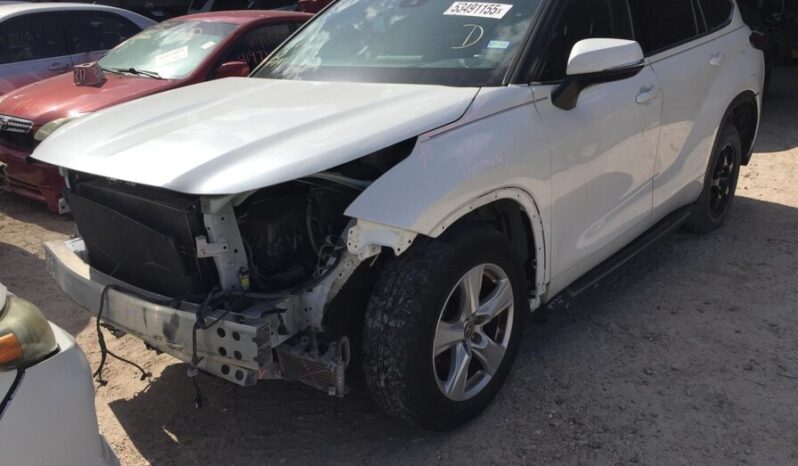 
								Salvaged Cars 2020 Toyota Highlander full									