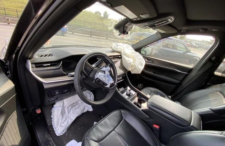 
								Salvaged Cars 2024 Jeep Grand Cherokee L full									