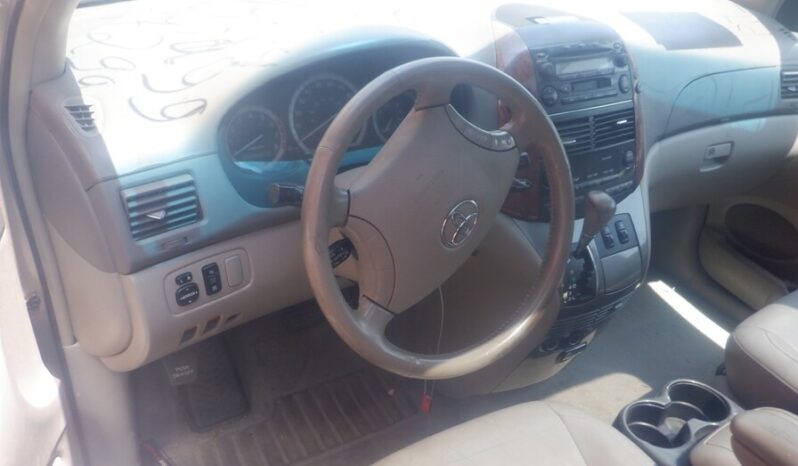 
								Salvaged Cars 2004 Toyota Sienna full									