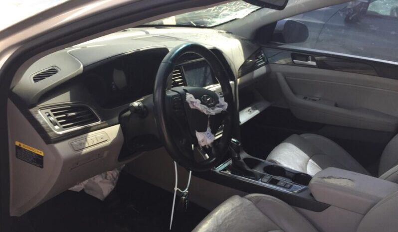 
								Salvaged Cars 2015 Hyundai Sonata full									