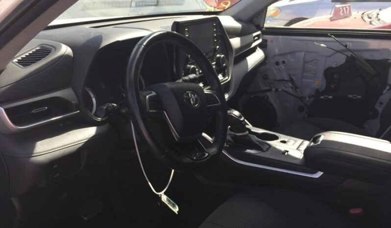 
								Salvaged Cars 2020 Toyota Highlander full									
