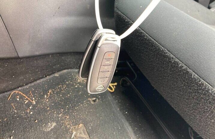 
								Salvaged Cars 2024 Nissan Sentra full									