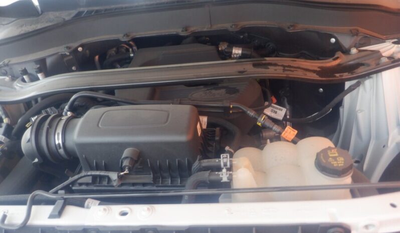 
								Salvaged Cars 2022 Ford Explorer full									