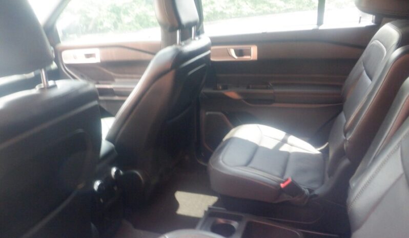 
								Salvaged Cars 2022 Ford Explorer full									