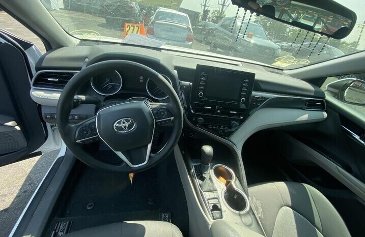 
								Salvaged Cars 2022 Toyota Camry full									