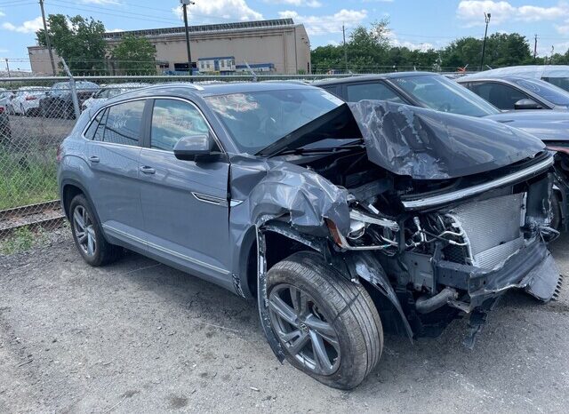
								Salvaged Cars 2024 Volkswagen Atlas Cross Sport full									