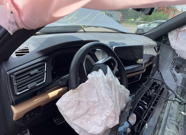 
								Salvaged Cars 2024 Volkswagen Atlas Cross Sport full									