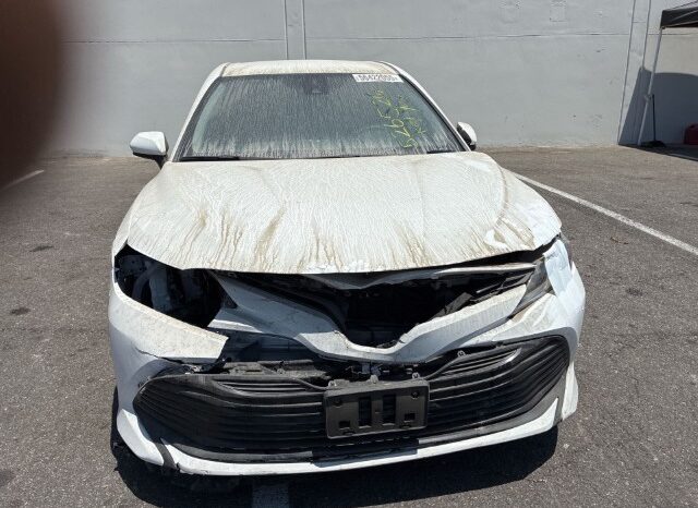 
								Salvaged Cars 2020 Toyota Camry full									