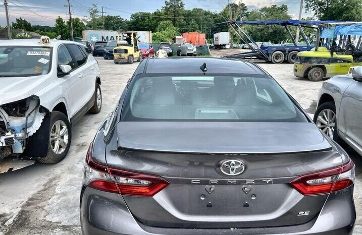 
								Salvaged Cars 2024 Toyota Camry full									