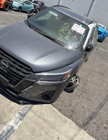 
								Salvaged Cars 2024 Nissan kicks full									