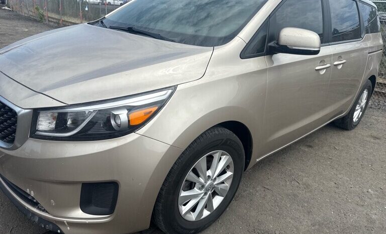 
								Salvaged Cars 2019 Kia sedona full									