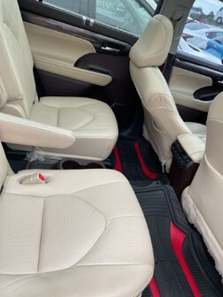 Salvaged Cars 2021 Toyota Highlander