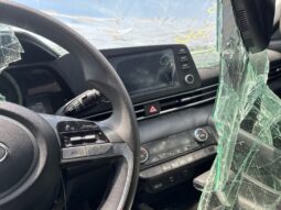
										Salvaged Cars 2021 Hyundai Elantra full									