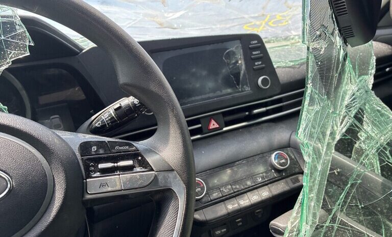 
								Salvaged Cars 2021 Hyundai Elantra full									