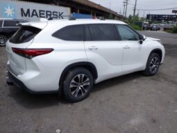 Salvaged Cars 2022 Toyota Highlander