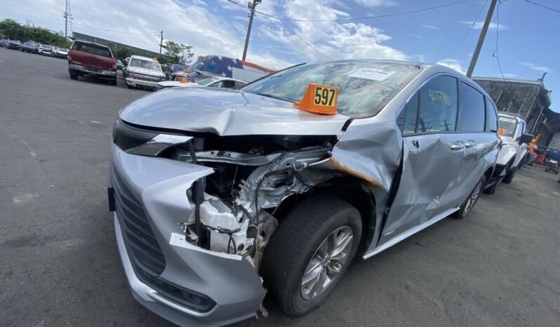 
								Salvaged Cars 2021 Toyota Sienna full									