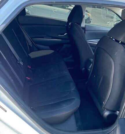 
								Salvaged Cars 2021 Hyundai Elantra full									
