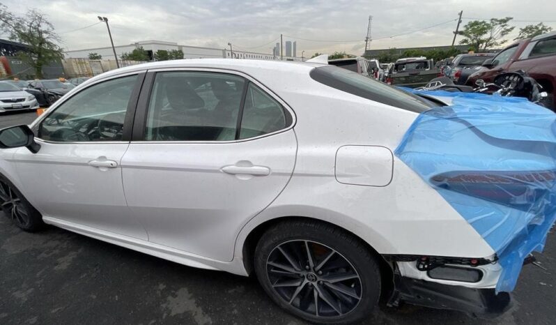
								Salvaged Cars 2021 Toyota Camry full									