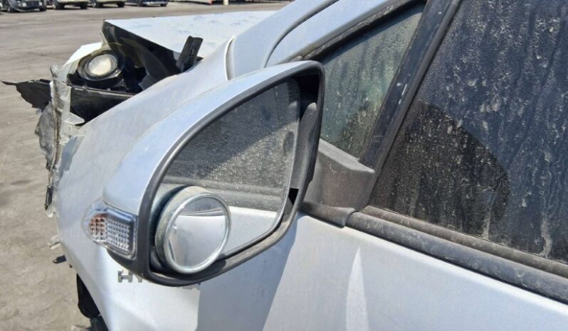
								Salvaged Cars 2016 Toyota Prius C full									
