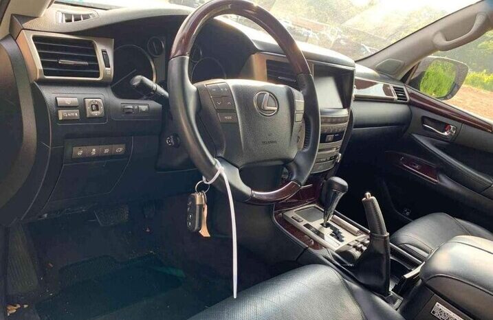 
								Salvaged Cars 2015 Lexus LX full									