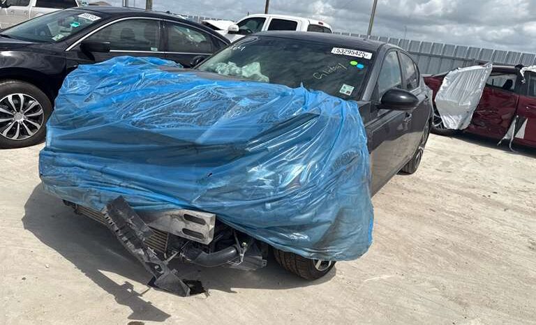 
								Salvaged Cars 2021 Nissan Altima full									