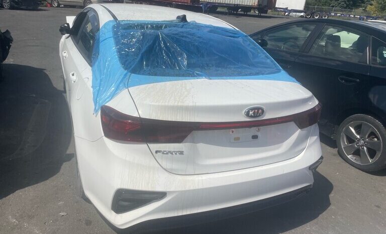 
								Salvaged Cars 2021 Kia Forte full									