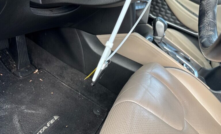 
								Salvaged Cars 2019 Hyundai Santa Fe full									