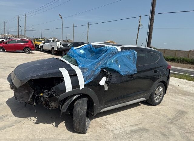 
								Salvaged Cars 2017 Hyundai Tucson full									