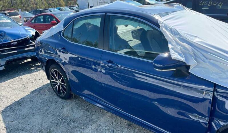 
								Salvaged Cars 2024 Toyota Camry full									