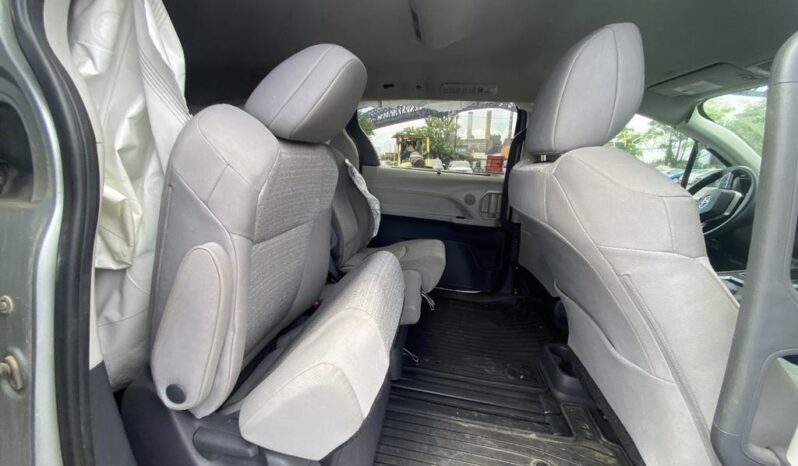 
								Salvaged Cars 2021 Toyota Sienna full									