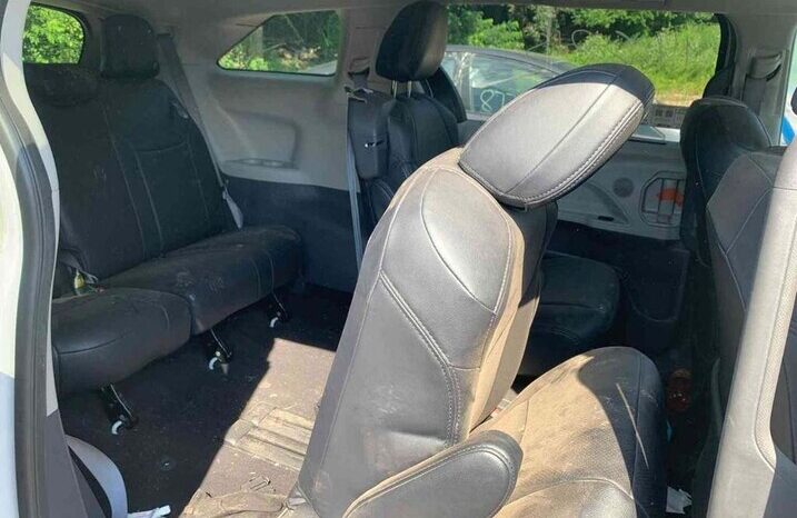 
								Salvaged Cars 2022 Toyota Sienna full									