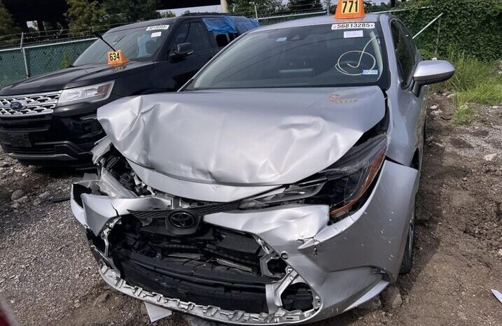 
								Salvaged Cars 2021 Toyota Corolla full									
