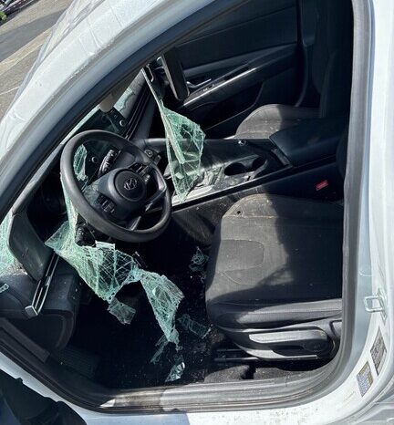 
								Salvaged Cars 2021 Hyundai Elantra full									