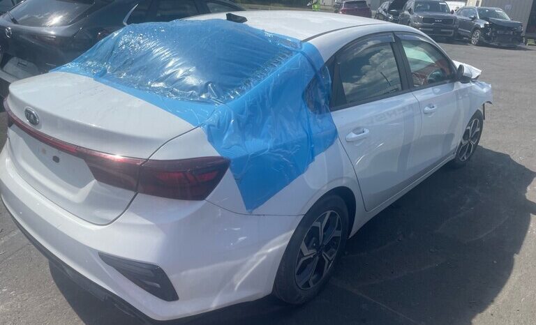 
								Salvaged Cars 2021 Kia Forte full									