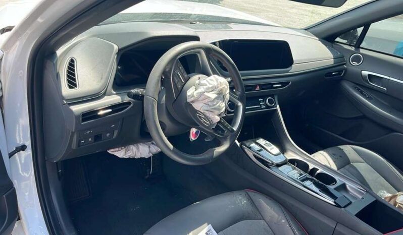 
								Salvaged Cars 2022 Hyundai Sonata full									